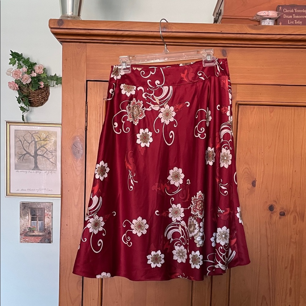 Ann Taylor Red Floral Skirt - Picture 7 of 9